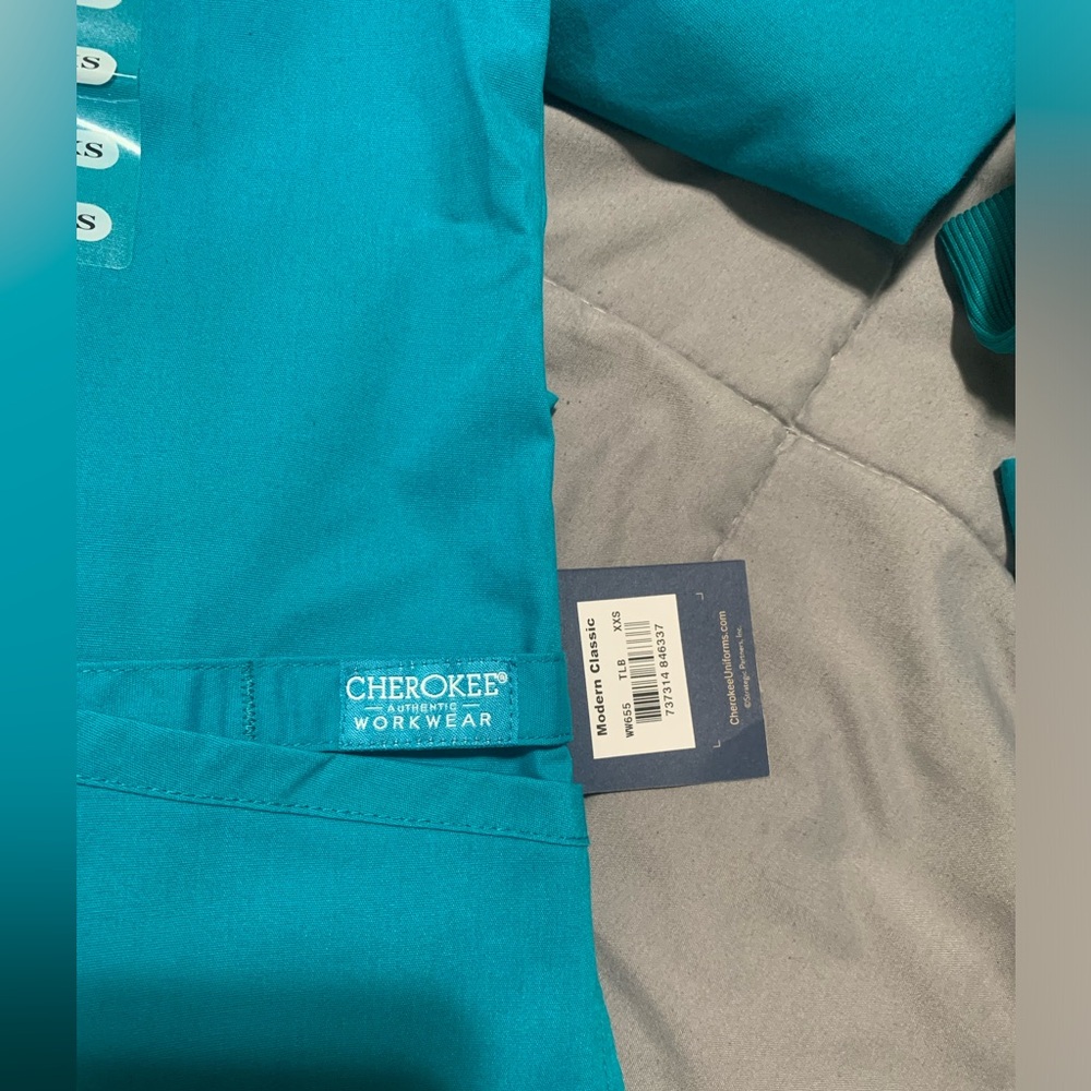 Cherokee Scrub Top - Picture 7 of 7
